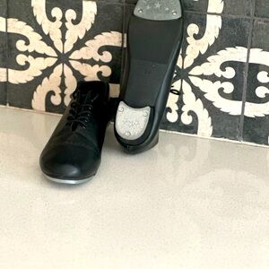 Star Tone Tap Shoes Women’s Size 9 in Black